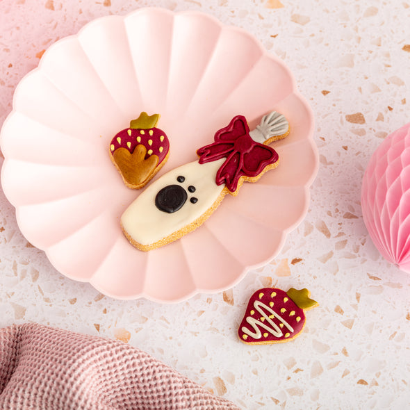 Pawsecco & Strawberries Iced Dog Biscuit Set